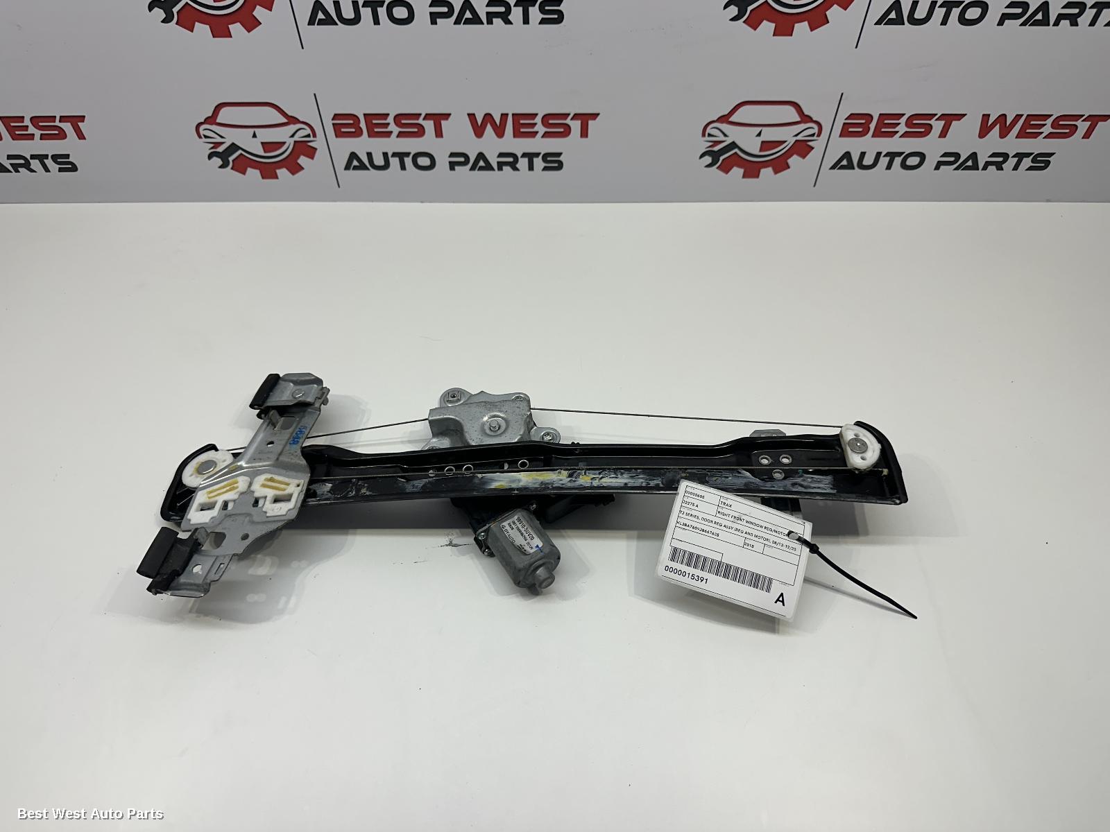 2018 HOLDEN TRAX Right Front Window Reg/Motor