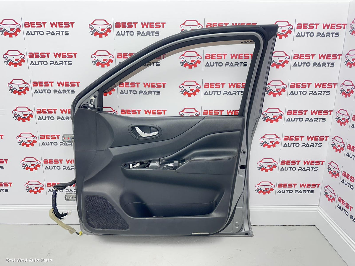2021 NISSAN NAVARA Right Front Door