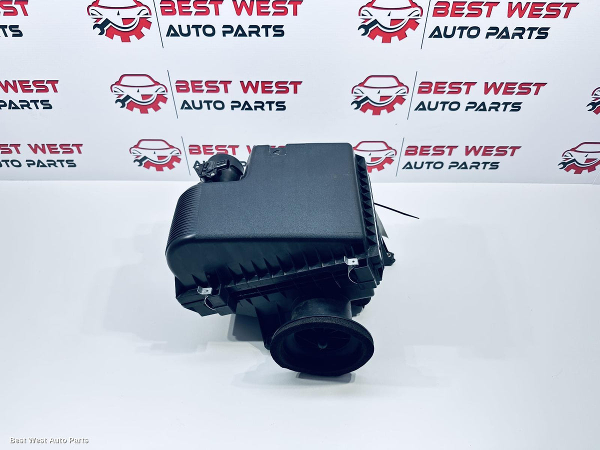 2024 TOYOTA HILUX Air Cleaner/Box