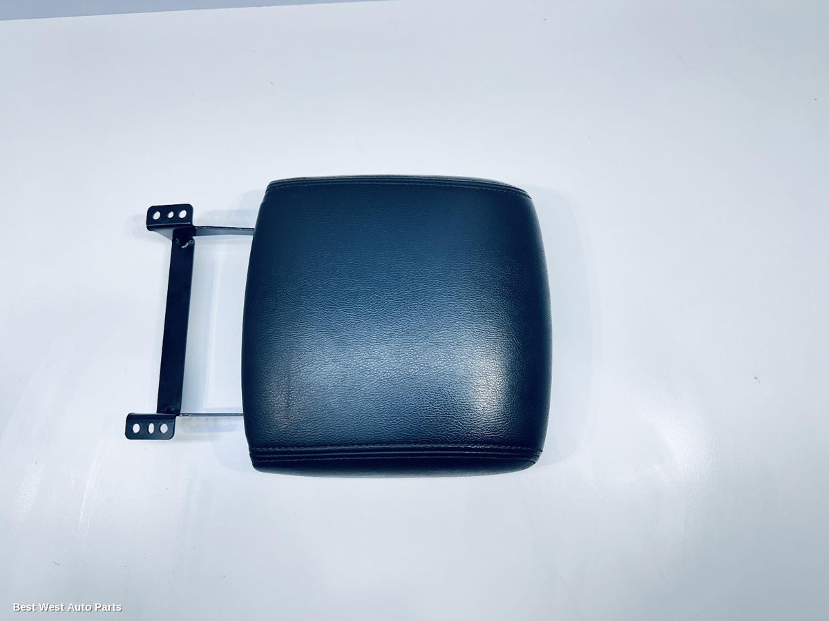 2021 NISSAN NAVARA Console