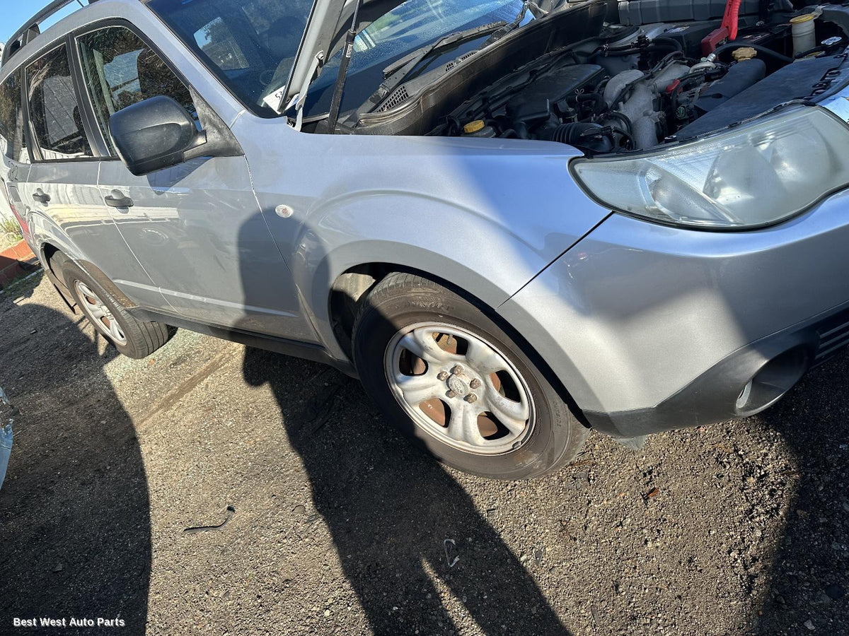 2010 SUBARU FORESTER Right Guard