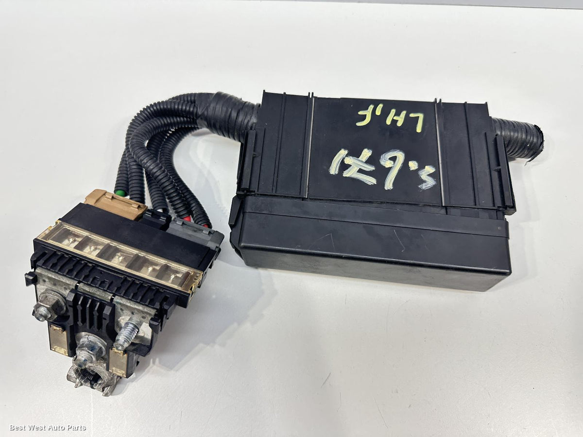 2021 NISSAN NAVARA Fuse Box