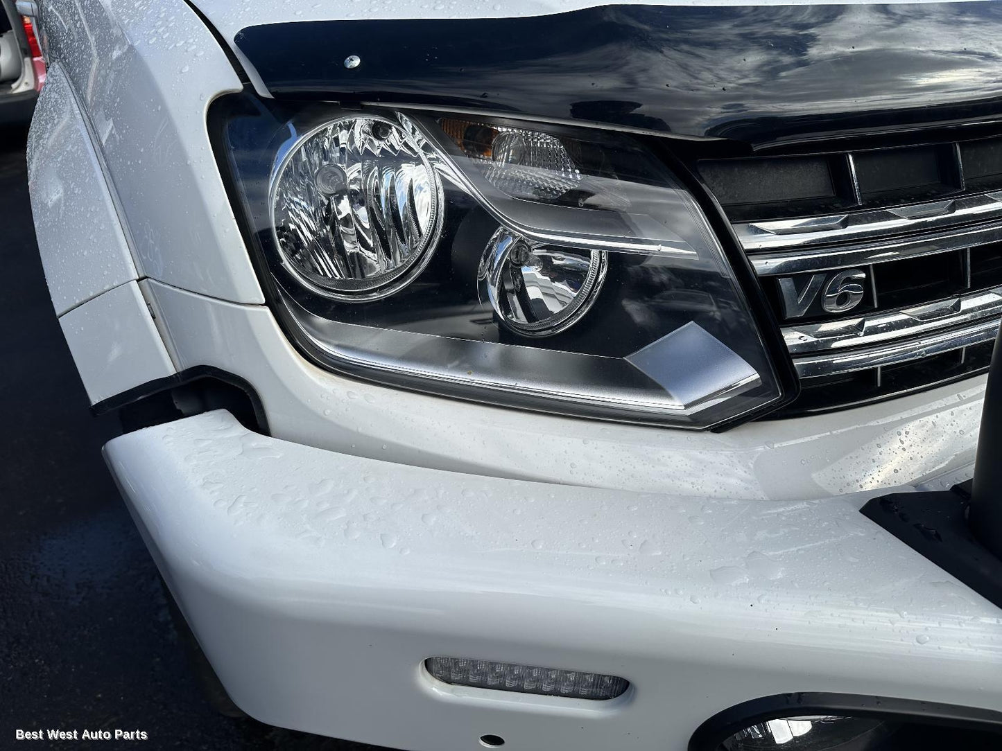 2018 VOLKSWAGEN AMAROK Right Headlamp