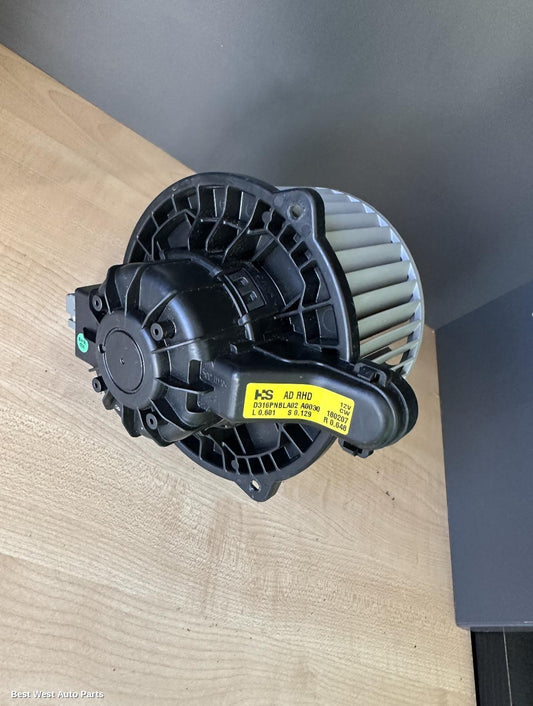 2017 HYUNDAI I30 Heater Fan Motor