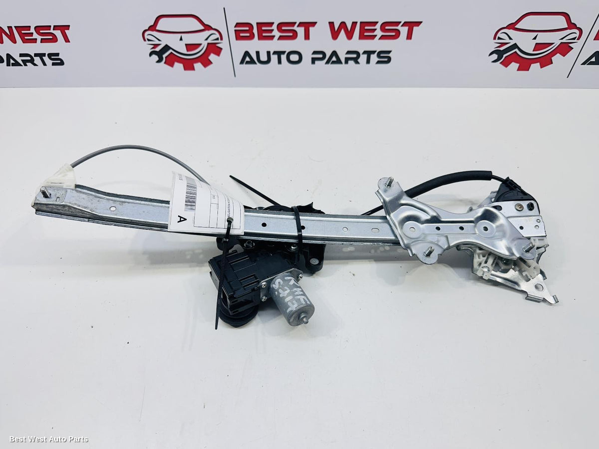 2022 TOYOTA COROLLA Right Front Window Reg/Motor