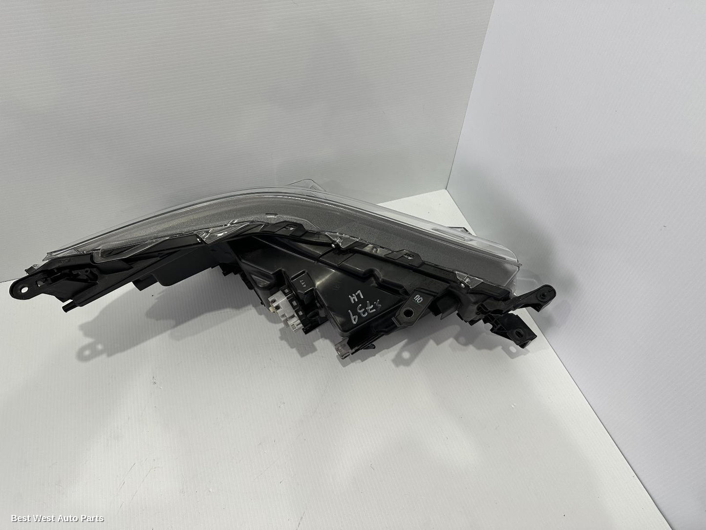 2024 TOYOTA HILUX Left Headlamp