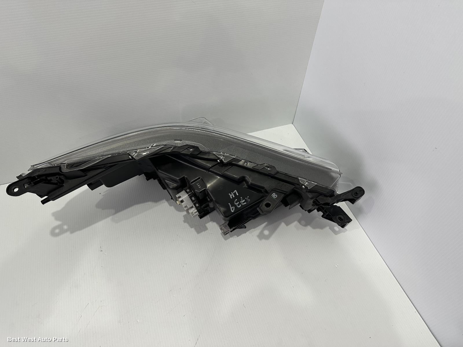 2024 TOYOTA HILUX Left Headlamp
