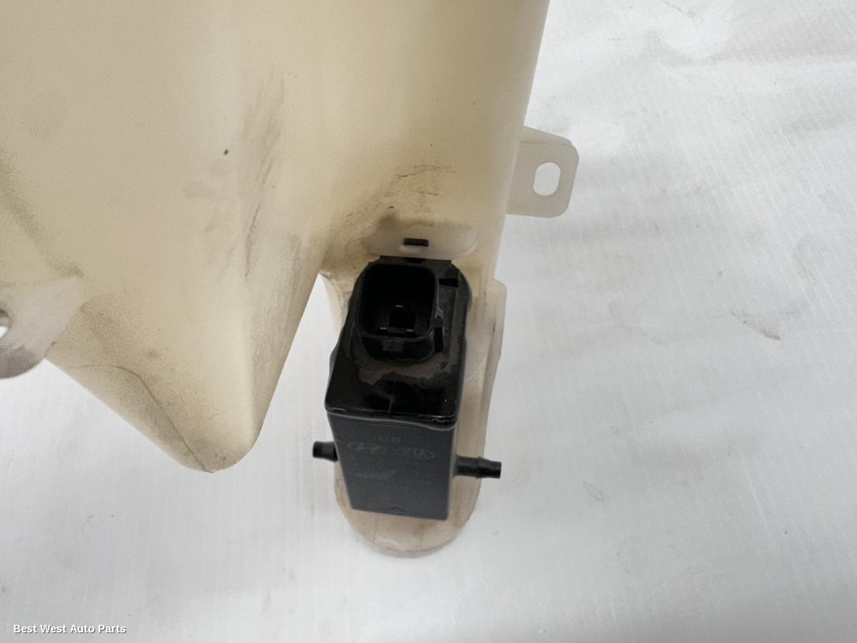 2013 HYUNDAI I20 Washer Bottle
