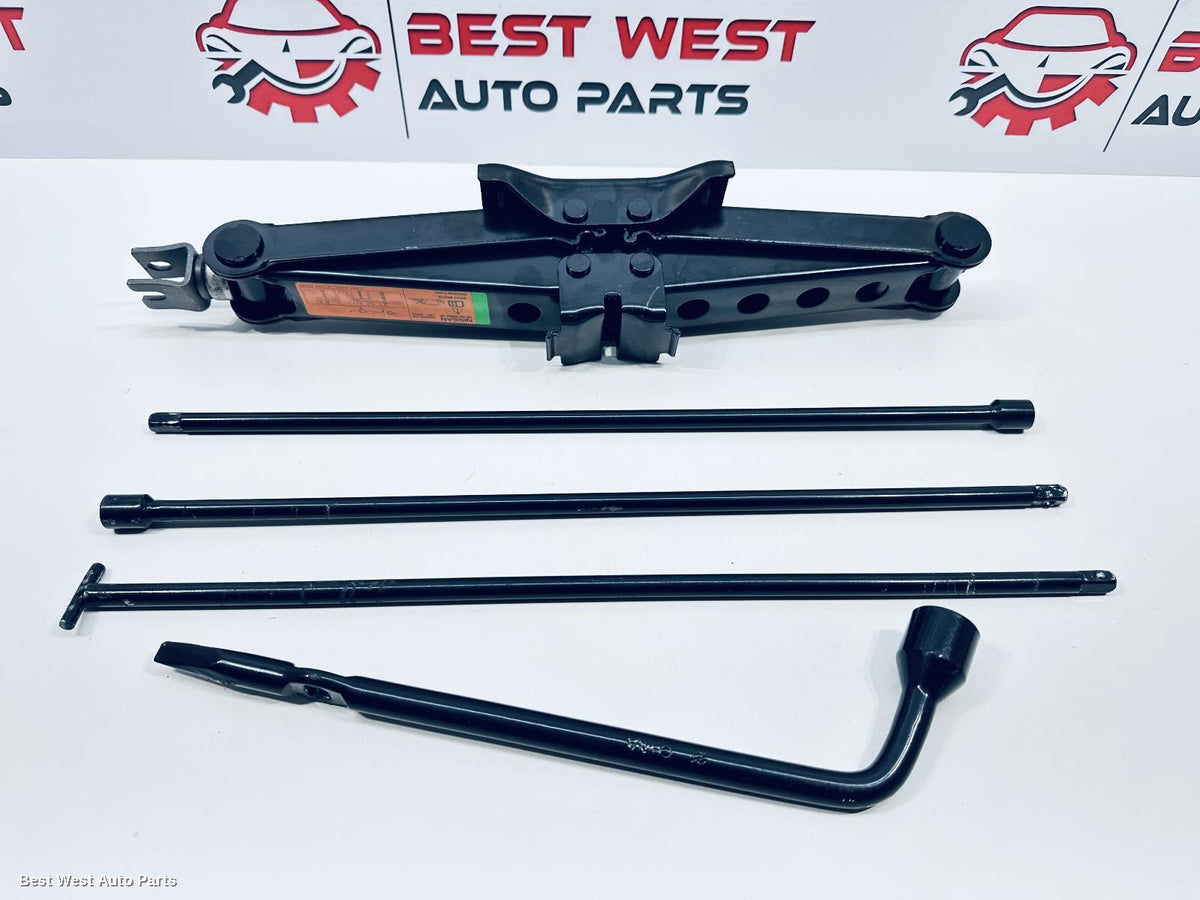 2024 NISSAN NAVARA Jack/Tool Kit