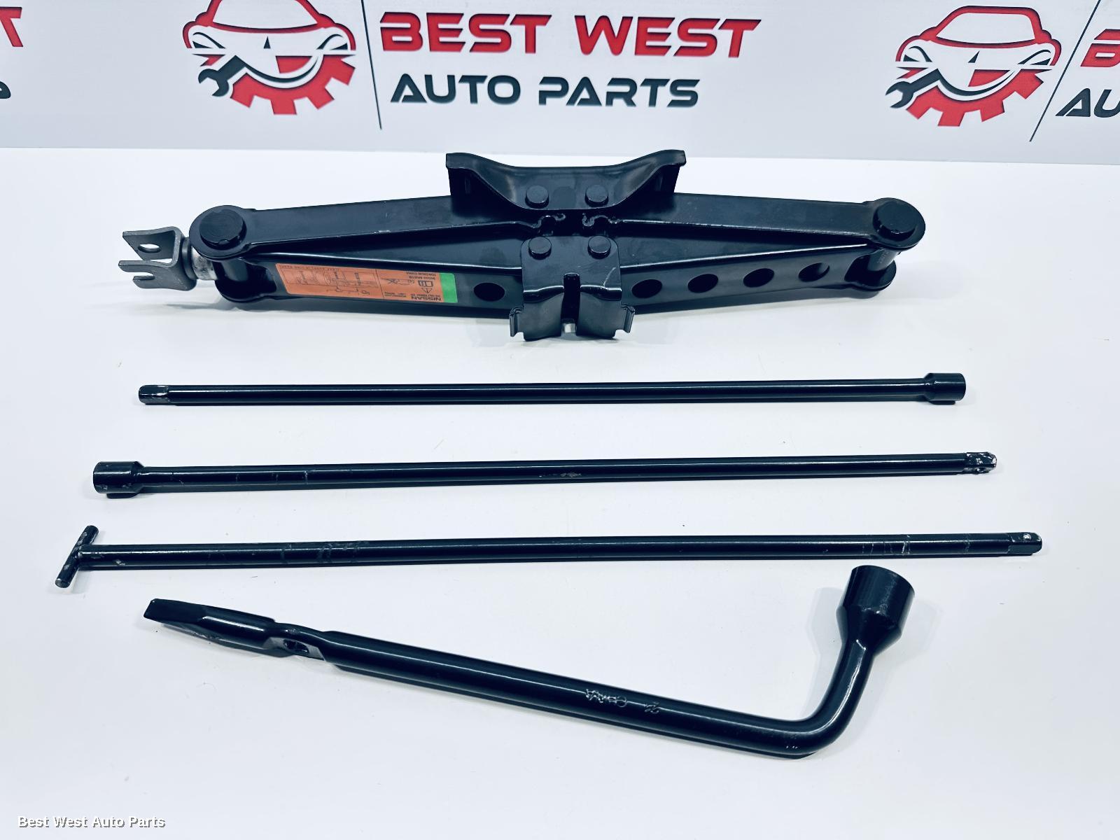 2024 NISSAN NAVARA Jack/Tool Kit