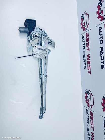 2024 TOYOTA HILUX Right Front Window Reg/Motor