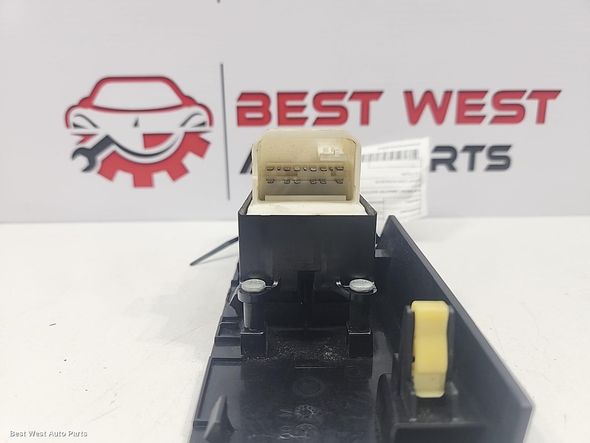 2013 TOYOTA COROLLA Pwr Dr Wind Switch