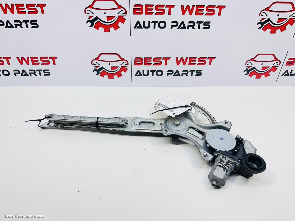 2014 TOYOTA RAV4 Right Front Window Reg/Motor