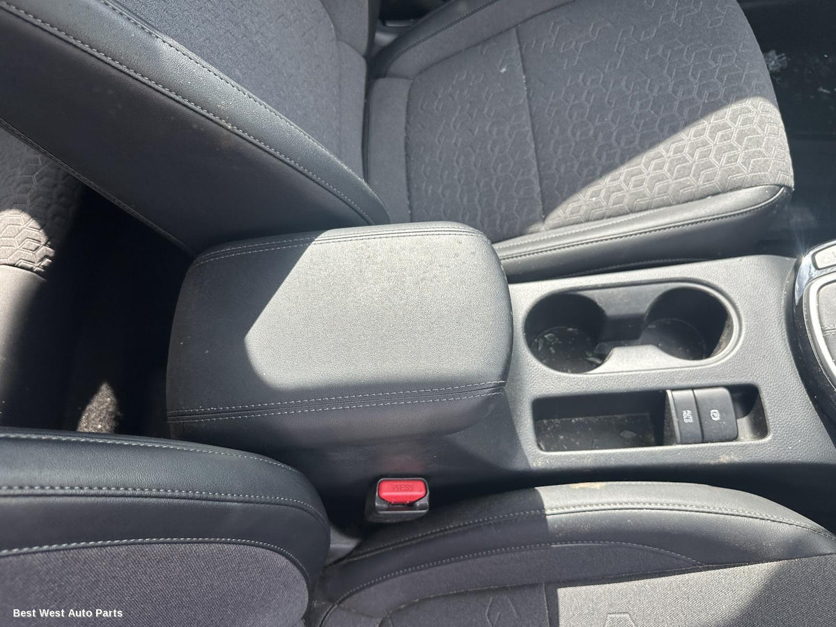 2025 KIA SELTOS Console