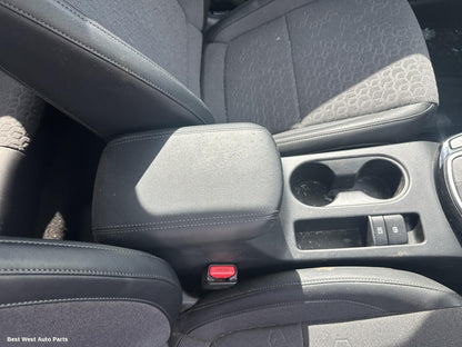 2025 KIA SELTOS Console