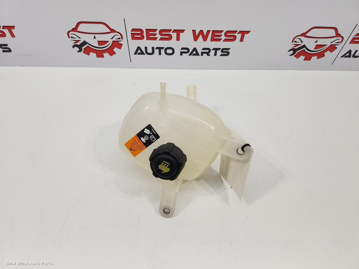 2025 MITSUBISHI OUTLANDER Overflow Bottle