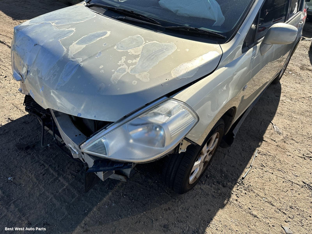 2006 NISSAN TIIDA Right Taillight