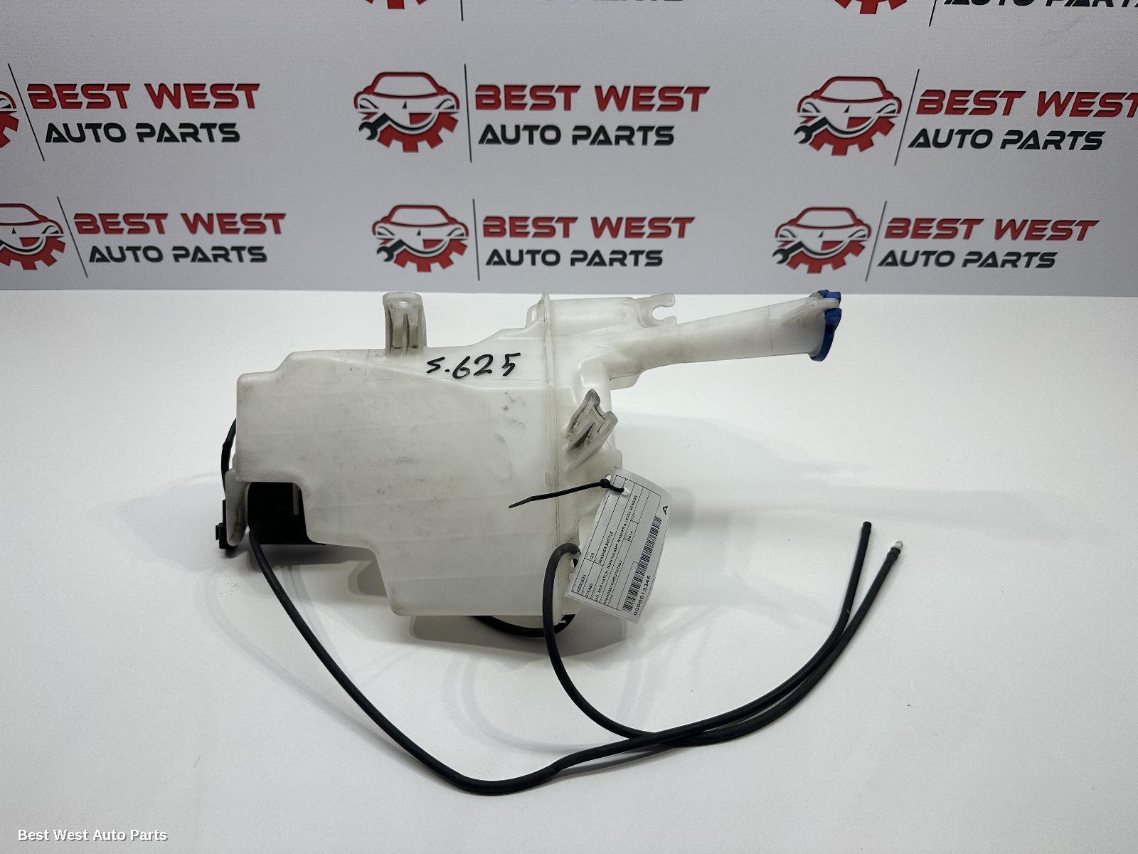 2014 HYUNDAI I30 Washer Bottle