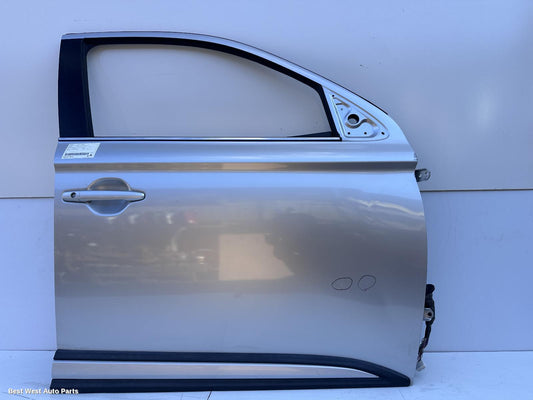 2017 MITSUBISHI OUTLANDER Right Front Door