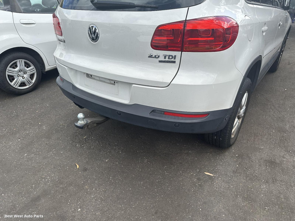 2012 VOLKSWAGEN TIGUAN Right Taillight