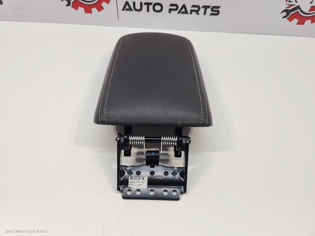 2020 HYUNDAI I30 Console