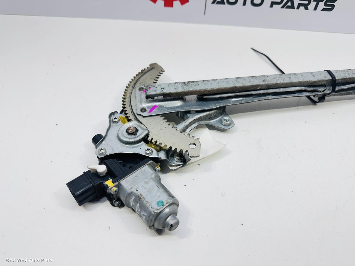 2015 MITSUBISHI MIRAGE Right Front Window Reg/Motor