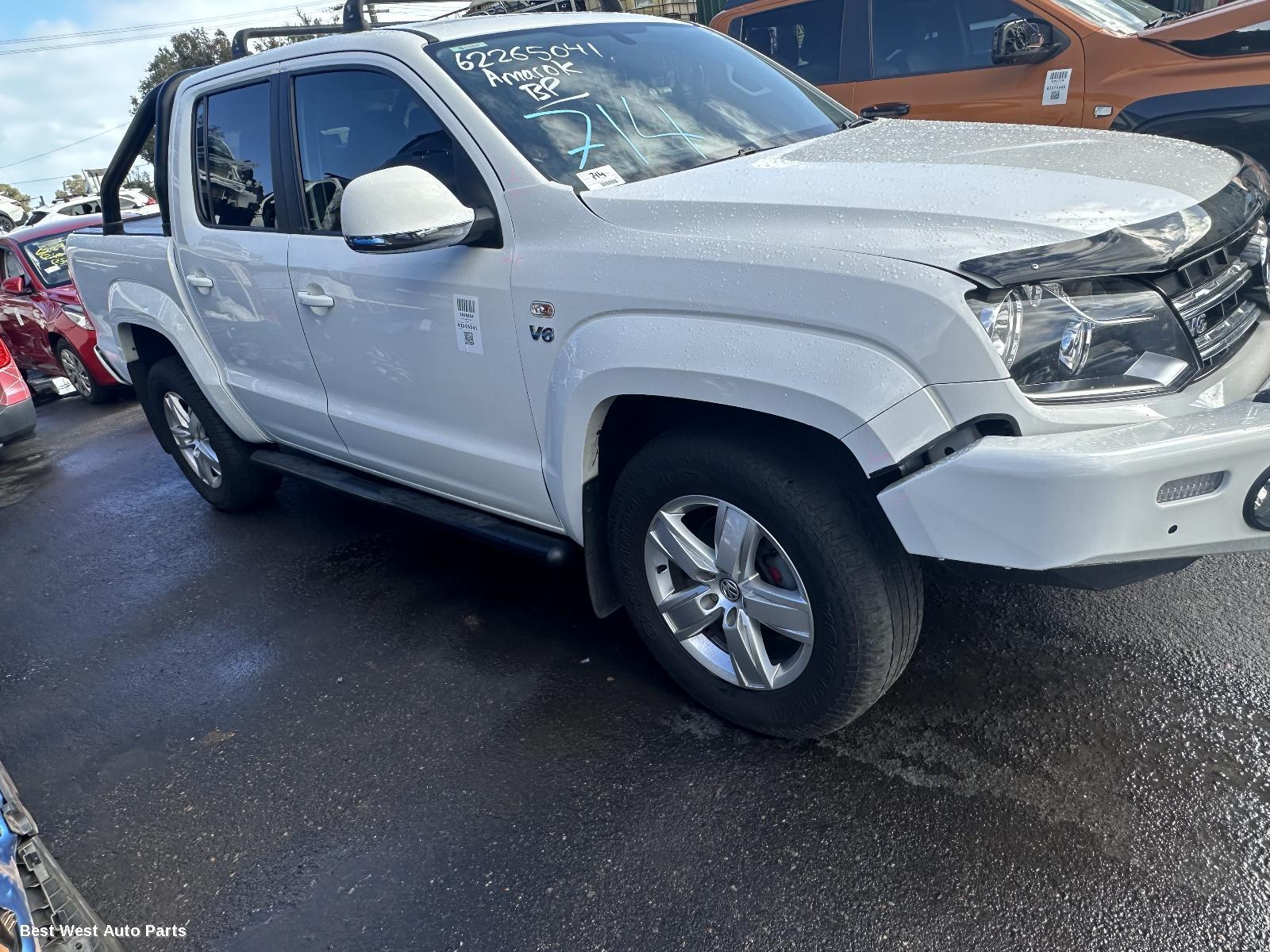 2018 VOLKSWAGEN AMAROK Right Guard
