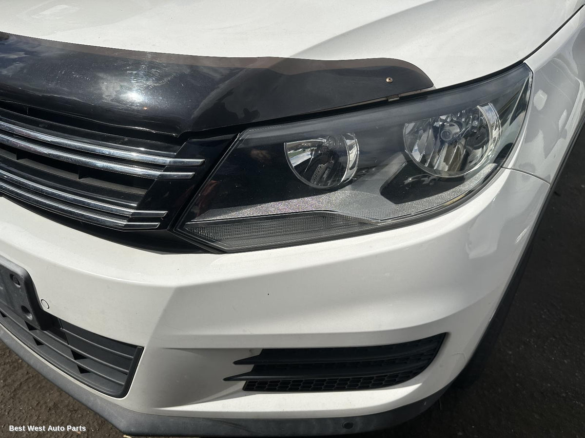 2012 VOLKSWAGEN TIGUAN Right Taillight