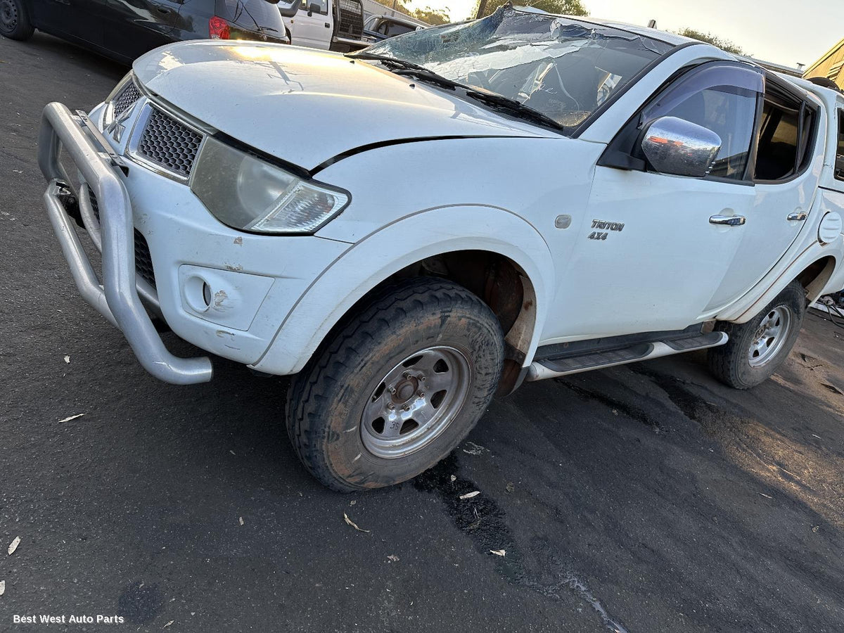 2010 MITSUBISHI TRITON Brake Booster