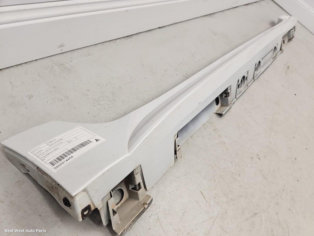 2021 TOYOTA COROLLA Side Step/Skirt