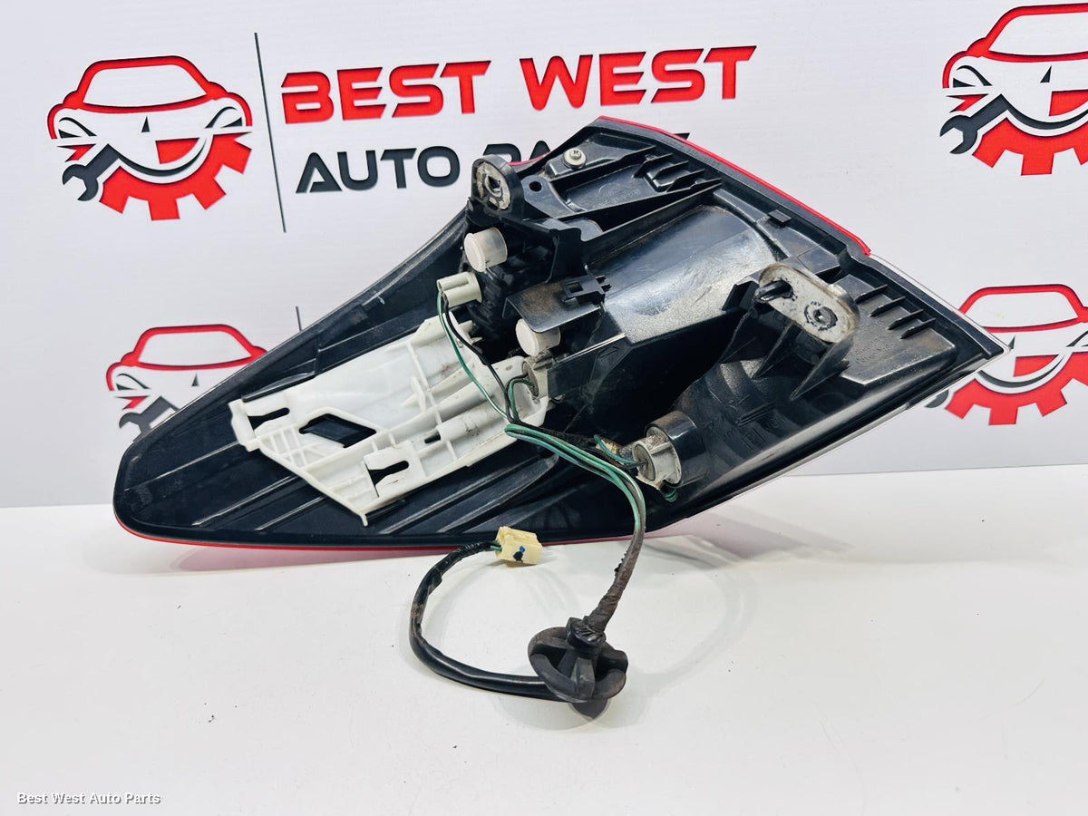 2009 SUBARU OUTBACK Right Taillight