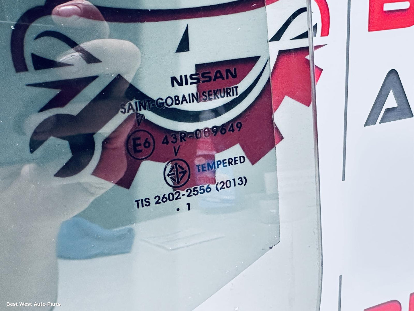 2021 NISSAN NAVARA Left Rear Door Window