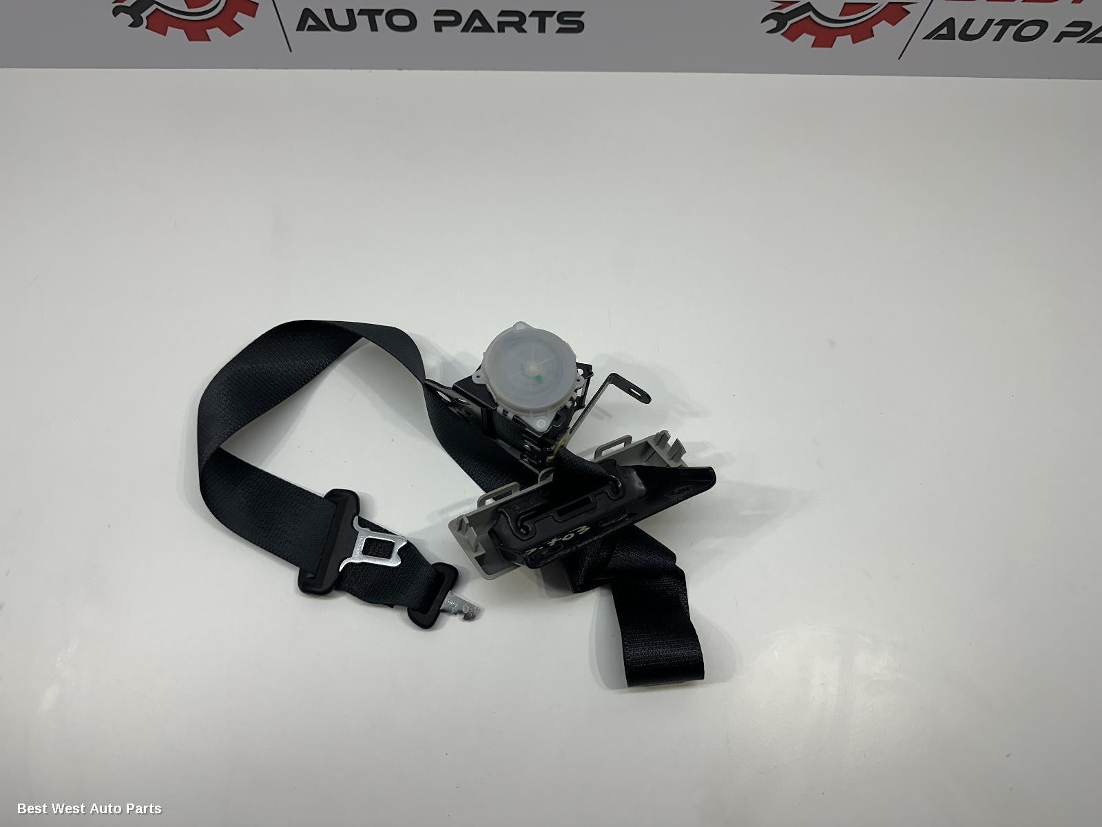 2024 TOYOTA HILUX Seatbelt/Stalk