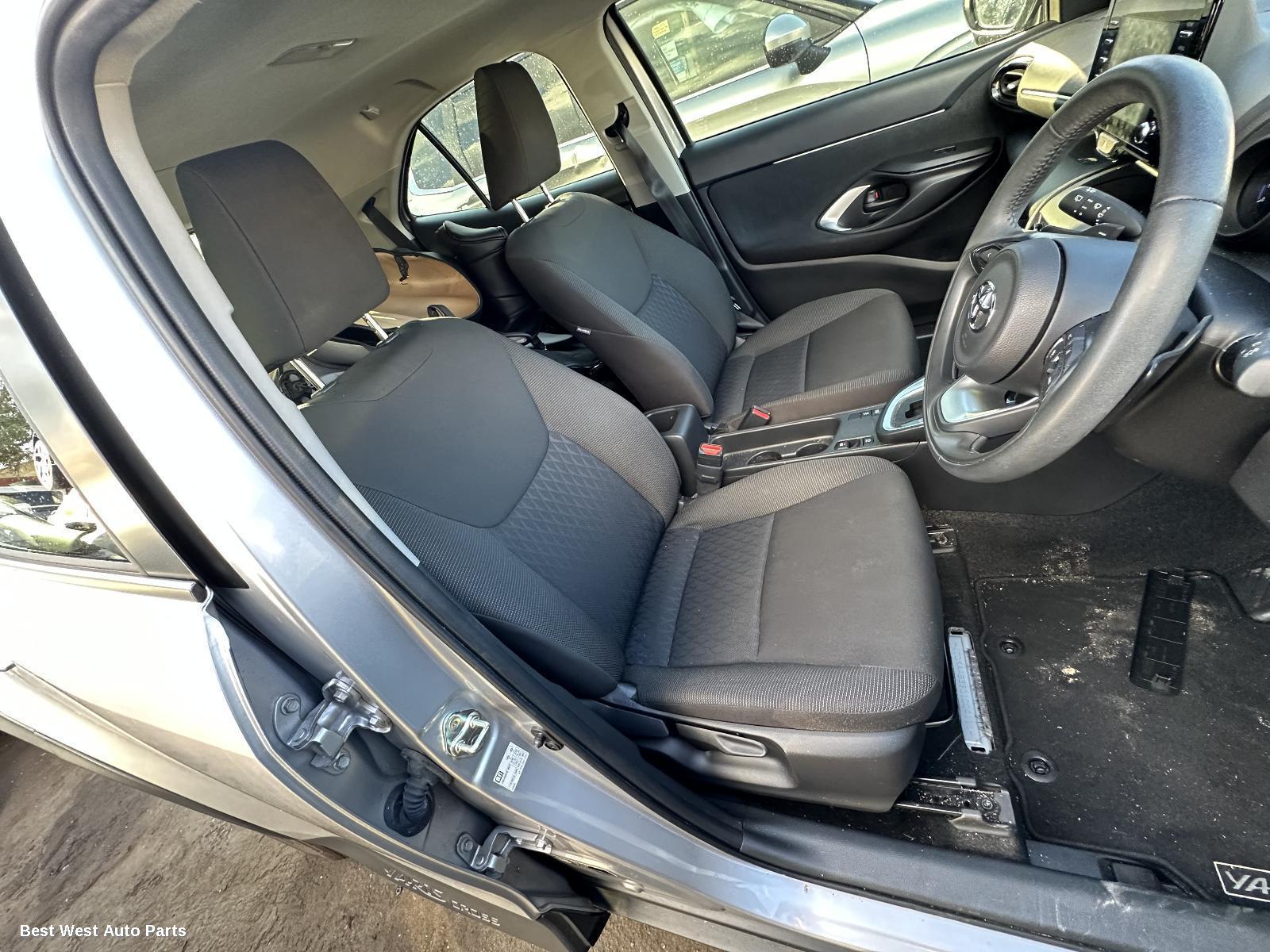 2024 TOYOTA YARIS CROSS Front Seat