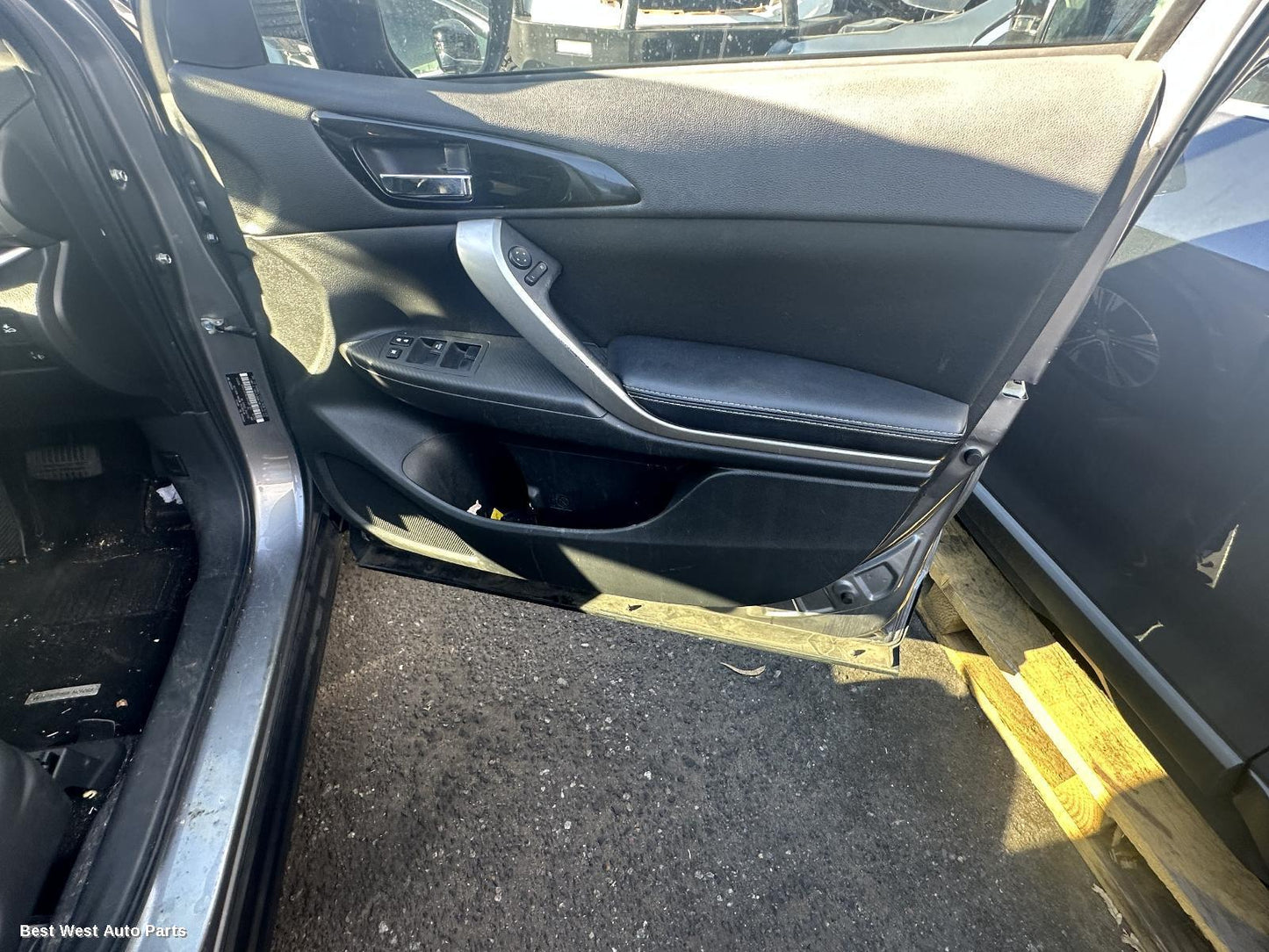 2019 MITSUBISHI ECLIPSE CROSS Pwr Dr Wind Switch