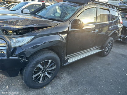 2019 MITSUBISHI PAJERO Right Guard