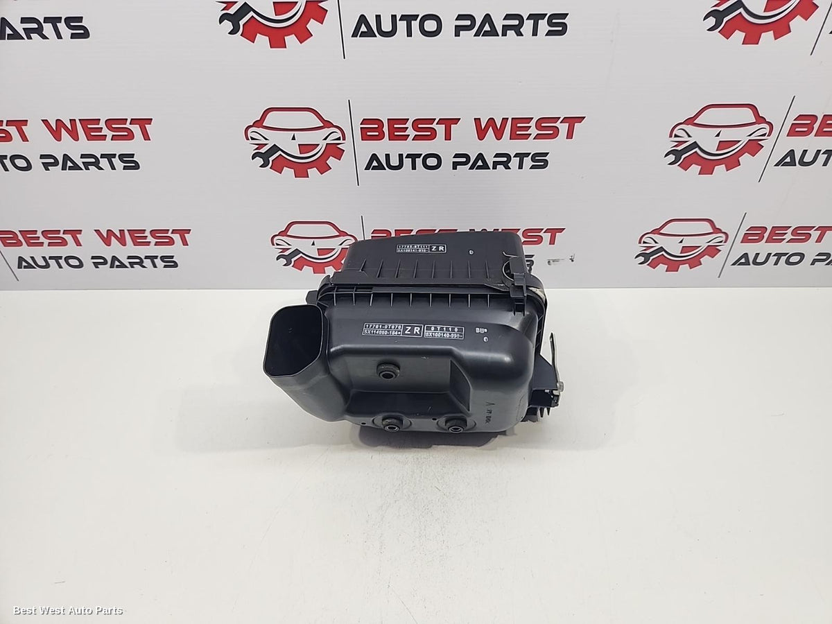 2017 TOYOTA COROLLA Air Cleaner/Box