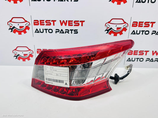 2015 NISSAN PULSAR Right Taillight