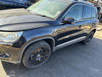 2010 VOLKSWAGEN TIGUAN Left Guard
