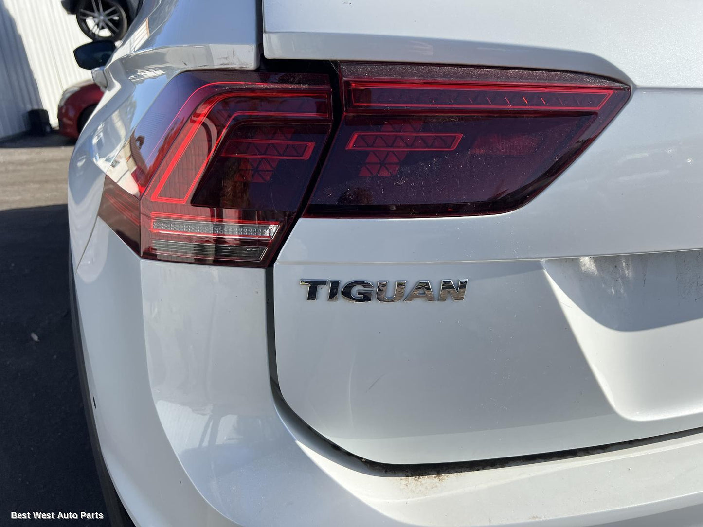 2018 VOLKSWAGEN TIGUAN Left Taillight