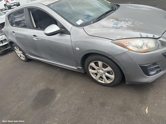 2010 MAZDA 3 Right Guard