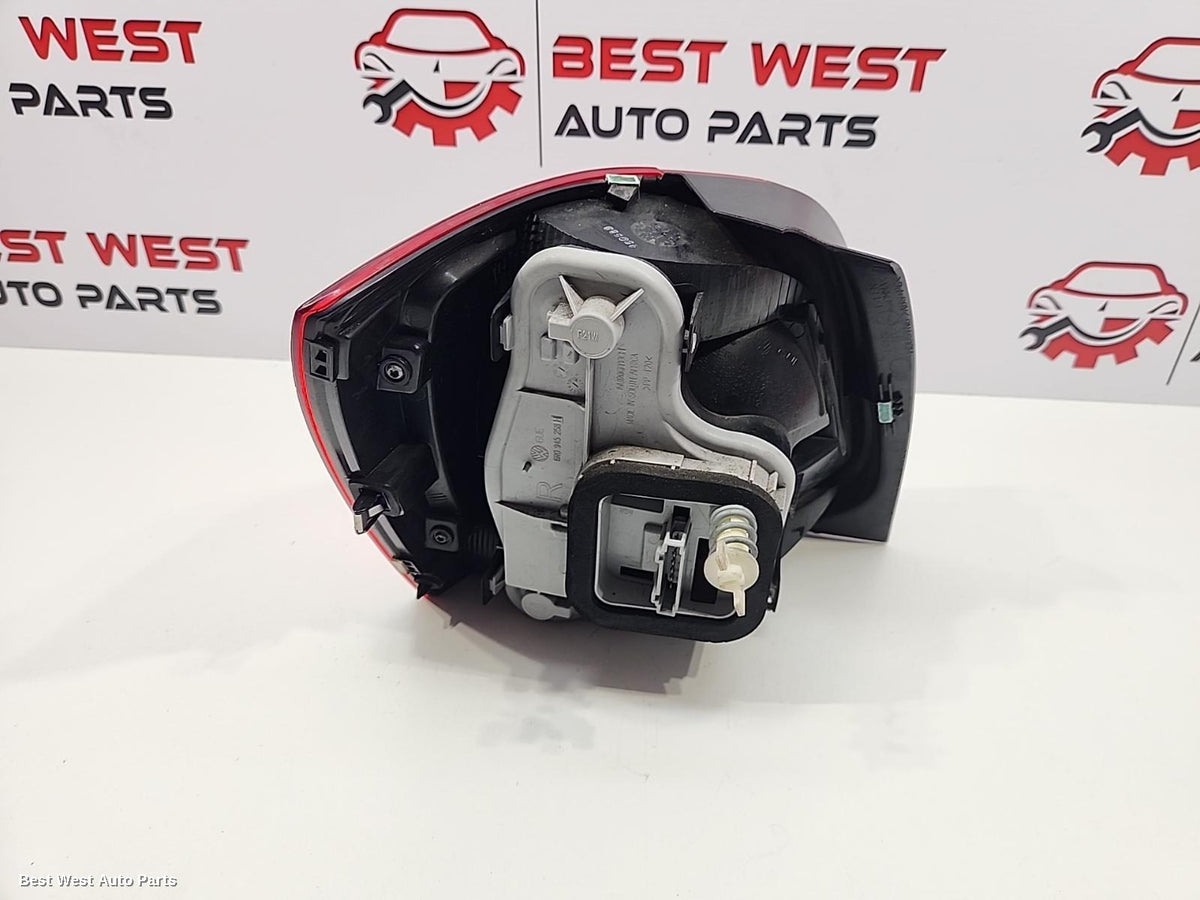 2013 VOLKSWAGEN POLO Right Taillight