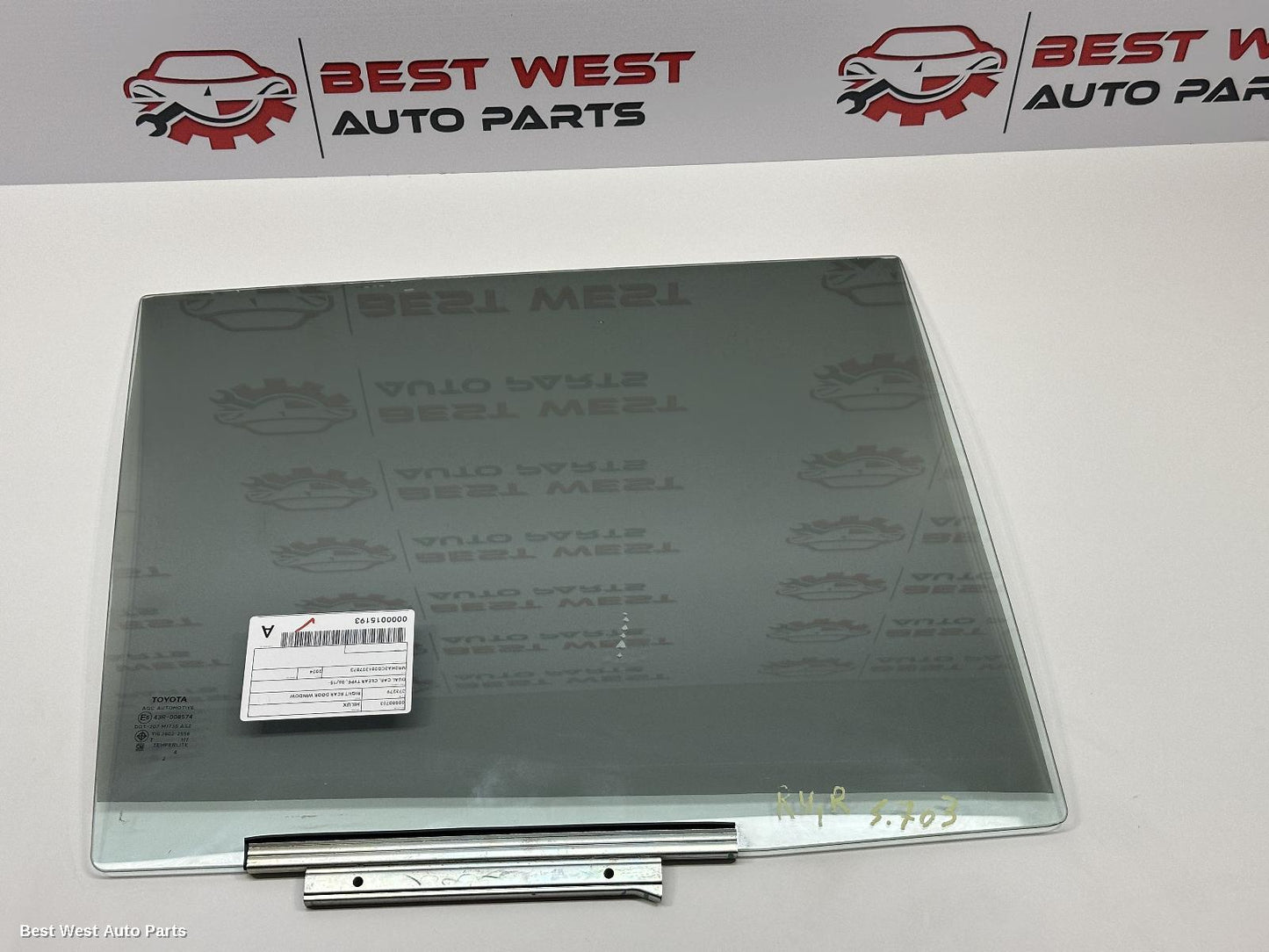 2024 TOYOTA HILUX Right Rear Door Window