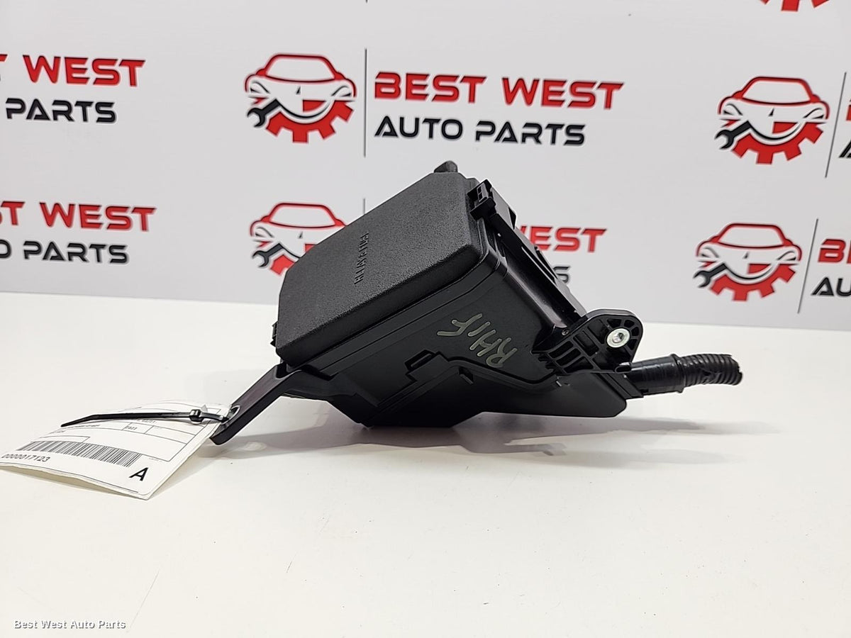 2022 TOYOTA KLUGER Fuse Box