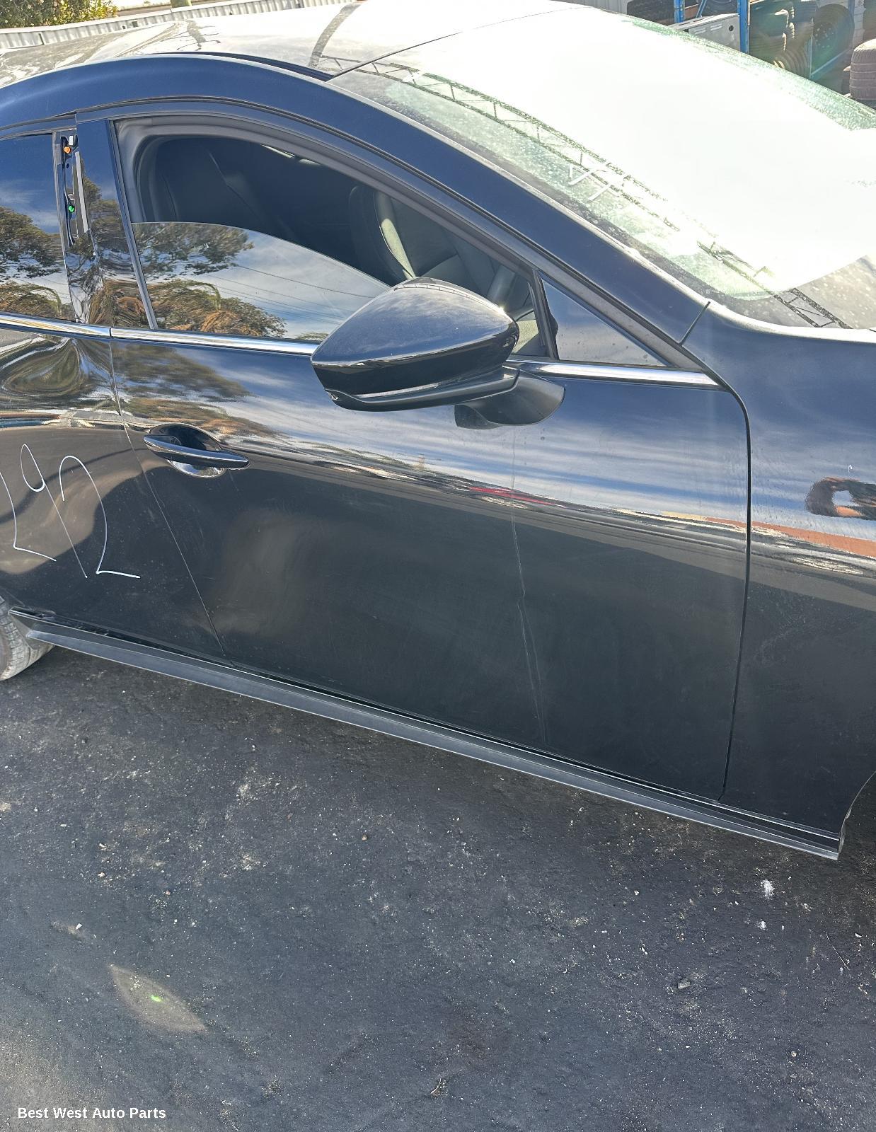 2020 MAZDA 3 Right Front Door Window