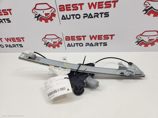 2021 TOYOTA YARIS CROSS Right Front Window Reg/Motor