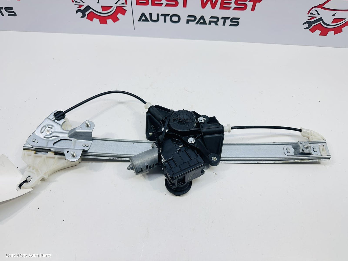 2024 TOYOTA YARIS CROSS Left Front Window Reg/Motor
