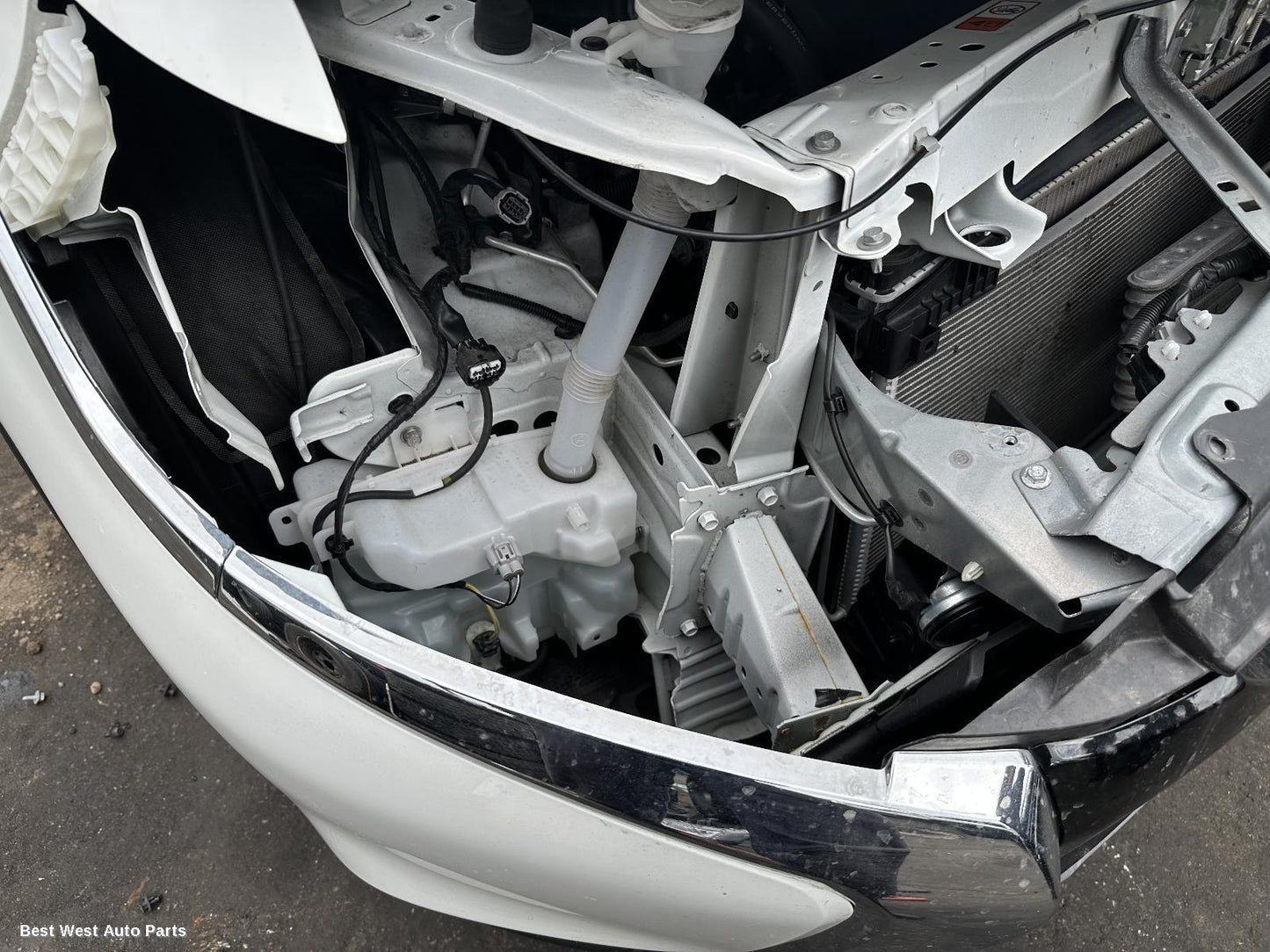 2021 MITSUBISHI OUTLANDER Washer Bottle