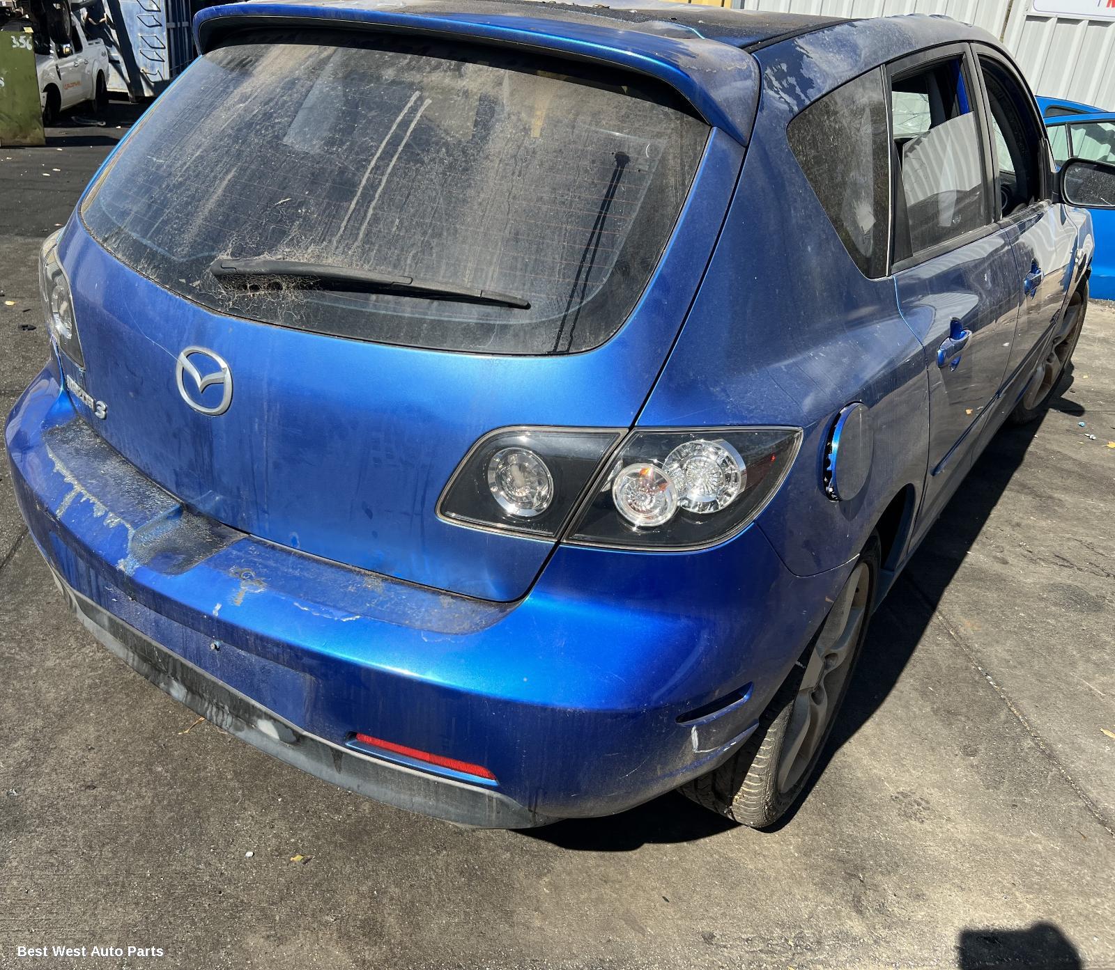 2005 MAZDA 3 Right Taillight