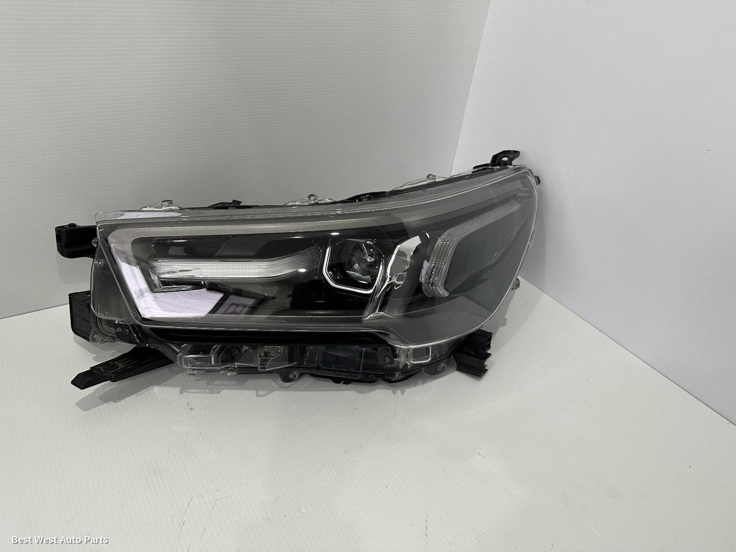 2024 TOYOTA HILUX Left Headlamp